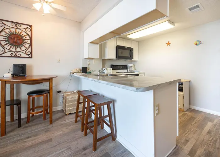 Surf & Racquet 303a Apartment